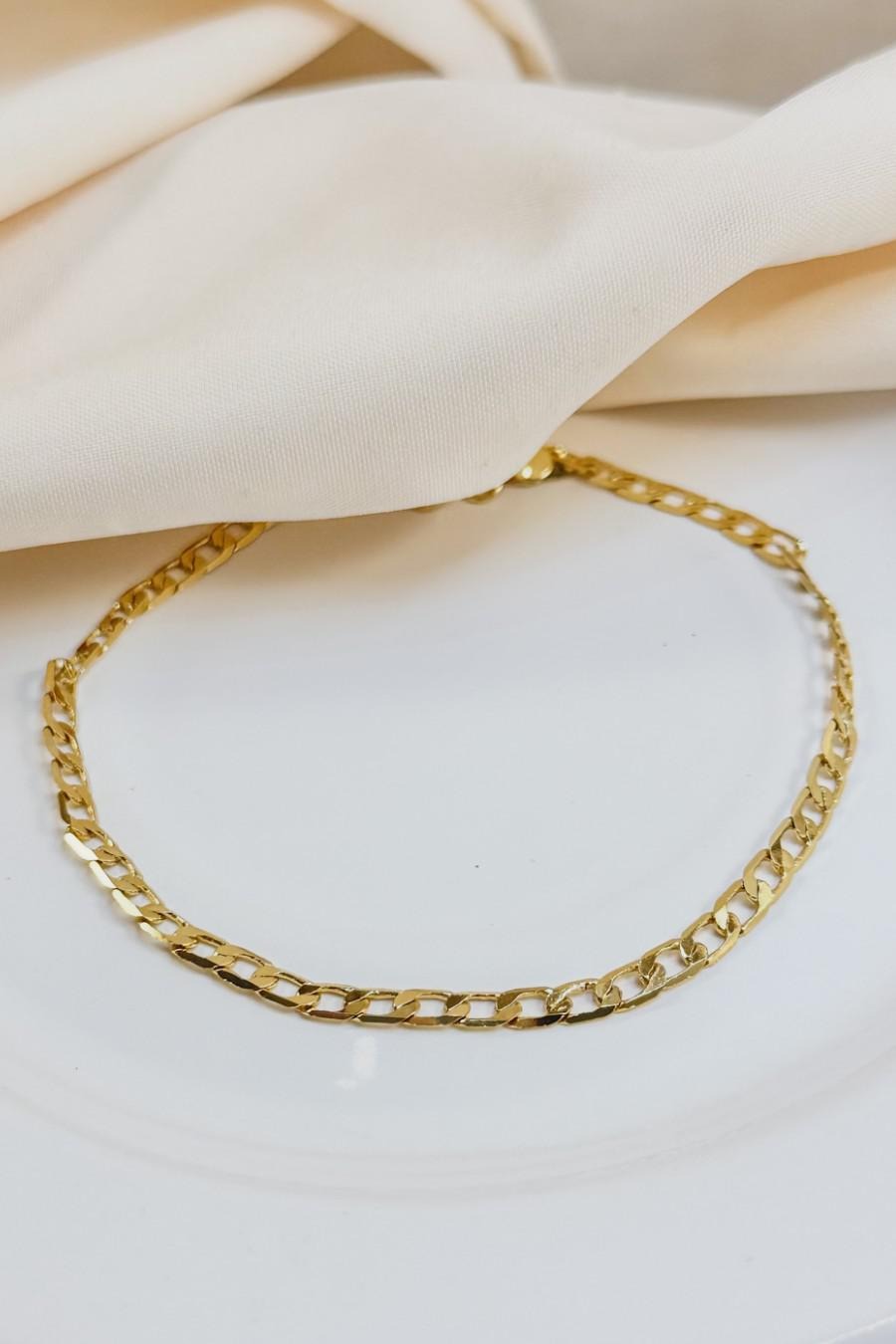 PULSEIRA MASCULINA Pulseira Masculina Elo Grumet Banhada a Ouro 18K Com um design clássico e marcante, esta pulseira masculina é a escolha ideal para quem busca estilo e sofisticação em todos os detalhes. Produzida com elos do tipo grumet e banhada a ouro 18K, ela combina resistência, elegância e presença em uma única peça. ✔️ Material: Liga metálica de alta qualidade com banho em ouro 18K ✔️ Modelo: Elo Grumet ✔️ Fecho: Fecho tradicional seguro e resistente ✔️ Tamanho: Aproximadamente 21 cm (ajustável sob medida) ✔️ Estilo: Clássico, moderno e versátil – ideal para usar no dia a dia ou em ocasiões especiais Seja para complementar o visual ou para presentear com bom gosto, esta pulseira é uma peça indispensável no estilo masculino contemporâneo.